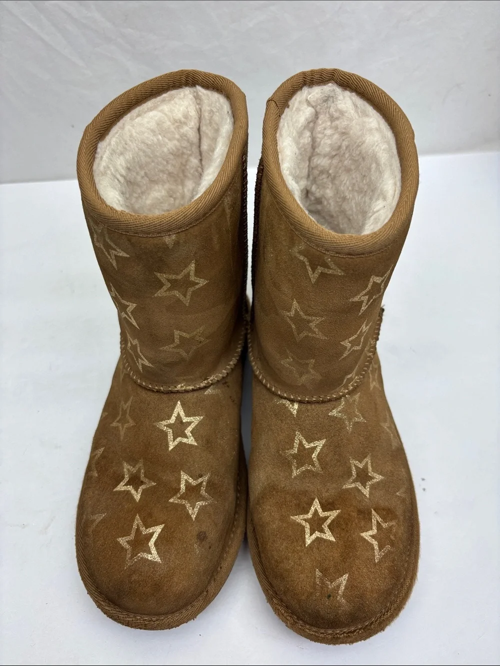UGG star print, size 4 big girl, box 72